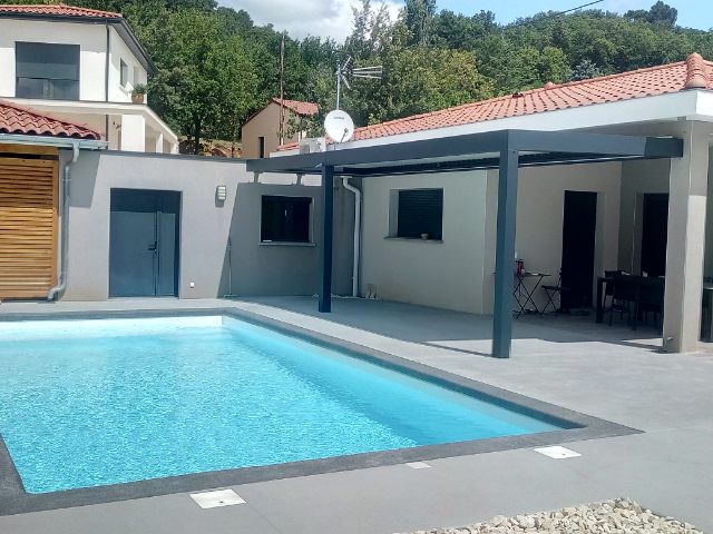 piscine avec pergola